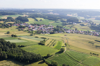 Luftbild von Ortsteil Lengthal in Moosthenning im Bundesland Bayern, Deutschland
