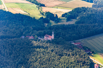 Wallfahrtskirche Hl. Dreifaltigkeit - Moosthenning im Ortsteil Rimbach im Bundesland Bayern, Deutschland