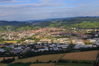 Industriegebiet Tiergartenstraße mit METRO GASTRO Heppenheim und  Unilever Deutschland GmbH Werk Heppenheim im Bundesland Hessen