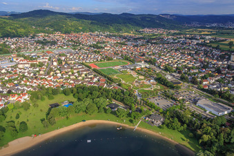 Schrägluftbild von Freibad Wiesensee in Hemsbach im Bundesland Baden-Württemberg, Deutschland