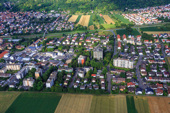 Wohnblöcke and der Gutenbergstraße und Thomastr in Hemsbach im Bundesland Baden-Württemberg, Deutschland