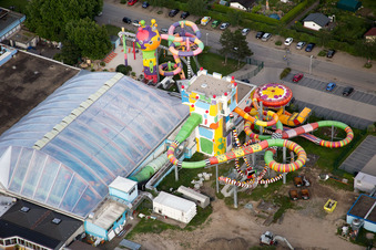 Riesenwasserrutsche am Miramar im Ortsteil Lützelsachsen in Weinheim im Bundesland Baden-Württemberg, Deutschland