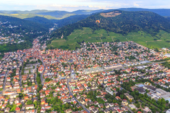 Talsstr nach Osten in Schriesheim im Bundesland Baden-Württemberg, Deutschland