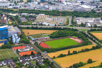 Sportzentrum West des Turn- und Sportverein 1887 Heidelberg – Wieblingen e.V. mit Boxclub  PKT Heidelberg neben dem Gebäudekomplex der Hochschule SRH im Bundesland Baden-Württemberg, Deutschland