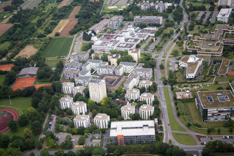 Studenten-Wohnheim Gebäude Studentenwohnheim INF 681 und Internationale Studienzentrum (ISZ) im Ortsteil Handschuhsheimer Feld in Heidelberg im Ortsteil Klausenpfad-Süd im Bundesland Baden-Württemberg, Deutschland