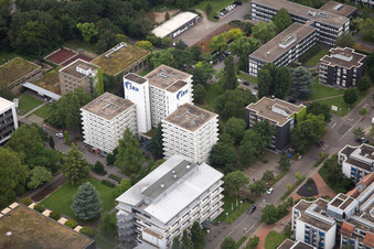 Luftaufnahme von Gebäudekomplex der Hochschule SRH im Ortsteil Wieblingen in Heidelberg im Bundesland Baden-Württemberg, Deutschland