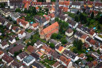Kirchengebäude der Katholischen Kirche St. Peter im Ortsteil Kirchheim in Heidelberg im Bundesland Baden-Württemberg, Deutschland