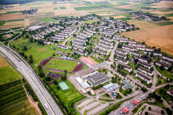 Schrägluftbild von Flüchtlingsheim- und Asylunterkunfts- Gebäude Erstaufnahmeeinrichtung des Landes Baden-Württemberg im Ortsteil Patrick-Henry-Village in Heidelberg im Ortsteil Patrick Henry Village, Deutschland