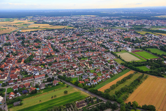 Grenzhöfer Straße in Plankstadt im Bundesland Baden-Württemberg, Deutschland