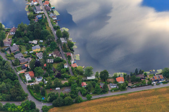 Schwanenweiher Mittelweg im Naherholungsgebiet Blaue Adria in Altrip im Bundesland Rheinland-Pfalz, Deutschland