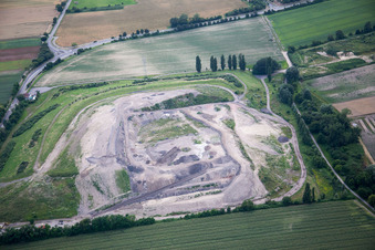 Berg aus Gips im Ortsteil Rheingönheim in Ludwigshafen am Rhein im Bundesland Rheinland-Pfalz, Deutschland