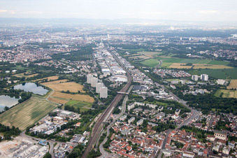 Industriestraße im Ortsteil Friesenheim in Ludwigshafen am Rhein im Bundesland Rheinland-Pfalz, Deutschland