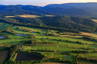 Golfplatz des Golfclub am Donnersberg e.V in Imsbach im Bundesland Rheinland-Pfalz, Deutschland vom Flugzeug aus