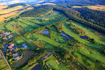 Drohnenbild von Golfplatz des Golfclub am Donnersberg e.V in Imsbach im Bundesland Rheinland-Pfalz, Deutschland
