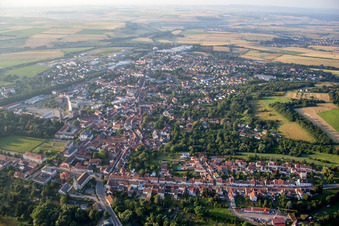 Luftbild von Ortsansicht der Straßen und Häuser der Wohngebiete in Kirchheimbolanden im Bundesland Rheinland-Pfalz, Deutschland