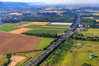 Luftaufnahme von Serways Raststätte Alsbach West an der A5 im Ortsteil Sandwiese in Alsbach-Hähnlein im Bundesland Hessen, Deutschland
