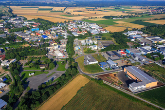 Gewerbegebiet Lindhbergstraße mit Glanz Werk E.k. und  M + F Bautechnik Sanierungstechnik GmbH in Bensheim im Bundesland Hessen, Deutschland