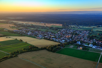 Dorfansicht am Morgen aus Norden in Steinfeld im Bundesland Rheinland-Pfalz, Deutschland