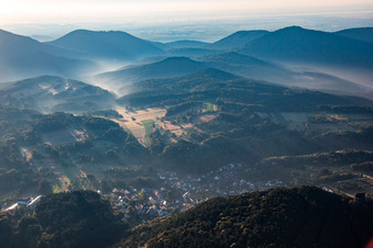 Luftaufnahme von Ortsteil Gossersweiler in Gossersweiler-Stein im Bundesland Rheinland-Pfalz, Deutschland
