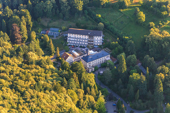 Badstraße mit MVZ Landau GmbH in Gleisweiler im Bundesland Rheinland-Pfalz, Deutschland