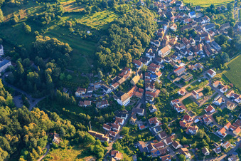 St. Stephanus und Martin-Bucer-Kirche in Gleisweiler im Bundesland Rheinland-Pfalz, Deutschland