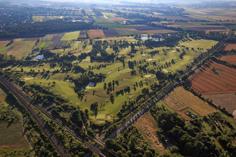 Gelände des Golfplatzes Golfpark Kurpfalz in Schifferstadt im Bundesland Rheinland-Pfalz, Deutschland