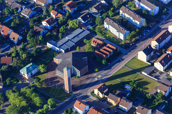 Herz-Jesu-Kirche und Katholische Kindertagesstätte Herz Jesu in Schifferstadt im Bundesland Rheinland-Pfalz, Deutschland