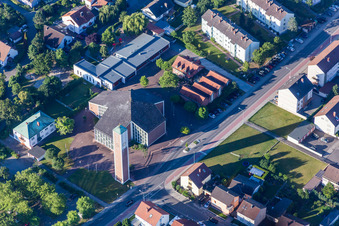 Kirchengebäude der Herz Jesu in Schifferstadt im Bundesland Rheinland-Pfalz, Deutschland