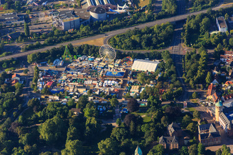 Jahrmarkt auf dem Domparkplatz in Speyer im Bundesland Rheinland-Pfalz, Deutschland