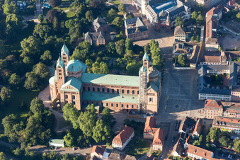 Kirchengebäude des Domes des Dom zu Speyer in Speyer im Bundesland Rheinland-Pfalz, Deutschland