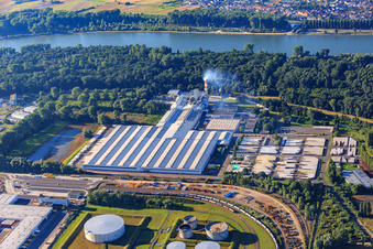 Industriegebiet am Flugplatz mit Saint-Gobain Isover G+H AG in Speyer im Bundesland Rheinland-Pfalz, Deutschland