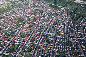 Kirchenstraße von Osten im Ortsteil Eggenstein in Eggenstein-Leopoldshafen im Bundesland Baden-Württemberg, Deutschland