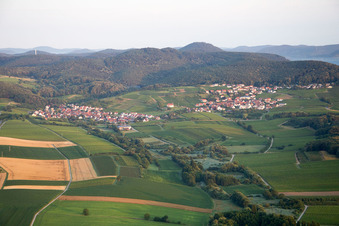 Ortsteil Gleishorbach in Gleiszellen-Gleishorbach im Bundesland Rheinland-Pfalz, Deutschland aus der Luft