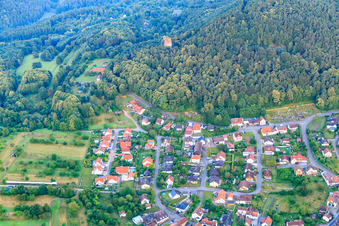 Kletterfelsen Kriemhildenstein am Morgen aus Osten im Ortsteil Gossersweiler in Gossersweiler-Stein im Bundesland Rheinland-Pfalz, Deutschland