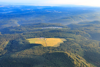Luftbild von Reitanlage Glade-Ranch Kuffenberg auf einer Waldlichtung im Pfälzer Wald in Merzalben im Bundesland Rheinland-Pfalz, Deutschland