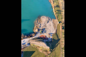 Baggersee im Ortsteil Schlegldorf in Lenggries im Bundesland Bayern, Deutschland