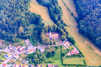 Kath.. Kirche Mariä Himmelfahrt im Ortsteil Labach in Knopp-Labach im Bundesland Rheinland-Pfalz, Deutschland