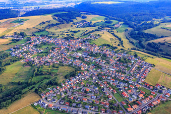 Dorfübersicht in der Südwestpfalz aus Süden in Martinshöhe im Bundesland Rheinland-Pfalz, Deutschland