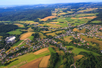 Dorfansicht aus Norden mit Howatherm Klimatechnik GmbH im Ortsteil Traunen in Brücken im Bundesland Rheinland-Pfalz, Deutschland