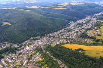 Ortsasicht aus Westen im Ortsteil Tiefenstein in Idar-Oberstein im Bundesland Rheinland-Pfalz, Deutschland