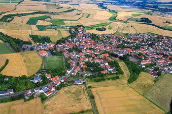 Luftbild von Göllheimer Straße und Kunstrasen-Sportplatz der  TSG-Kerzenheim im Bundesland Rheinland-Pfalz, Deutschland