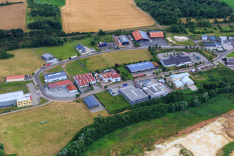 Gewerbegebiet Am Gielbrunnen mit mentec GmbH, Mustafa Dogan Fenstereisbär und BAKO Systemintegration GmbH & Co KG in Eisenberg im Bundesland Rheinland-Pfalz, Deutschland