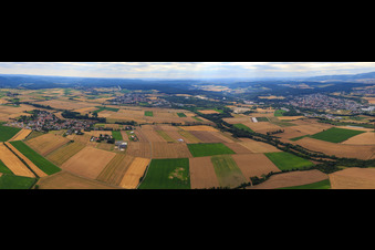 Panorama aus Osten von Tiefenthal bis Eisenberg im Bundesland Rheinland-Pfalz, Deutschland