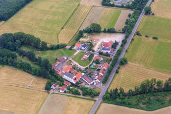 Neumühle mit Mühlenladen Fuchsmühle und Jürgen Hans GmbH in Offenbach an der Queich im Bundesland Rheinland-Pfalz, Deutschland