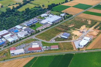 Gewerbepark W II mit HELLMANN Kunststoff- & Metallgrosshandel GmbH, Raiffeisen Agrarhandel Pfalz GmbH (Herxheim) und  Krapp Objekte in Herxheim bei Landau im Bundesland Rheinland-Pfalz, Deutschland