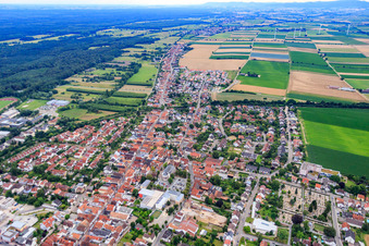 Saarstraße nach W in Kandel im Bundesland Rheinland-Pfalz, Deutschland
