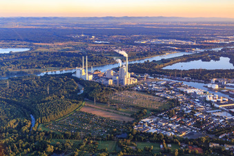 Umspannwerk vor dem EnBW Energie Baden-Württemberg AG, Rheinhafen-Dampfkraftwerk Karlsruhe im Ortsteil Daxlanden, Deutschland