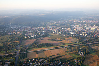 Ettlingen von Nordwesten im Bundesland Baden-Württemberg, Deutschland