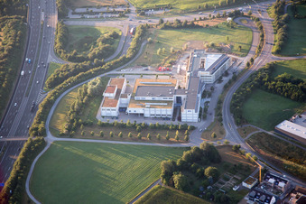 PI Physik Instrumente GmbH im Ortsteil Stupferich in Karlsruhe im Bundesland Baden-Württemberg, Deutschland