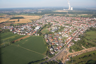 Schrägluftbild von Ortsteil Oberhausen in Oberhausen-Rheinhausen im Bundesland Baden-Württemberg, Deutschland